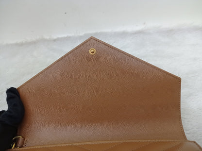 YsL Envelope Clutch Matelasse Monogramme Chevron Grained Dark Caramel GHW 2023
