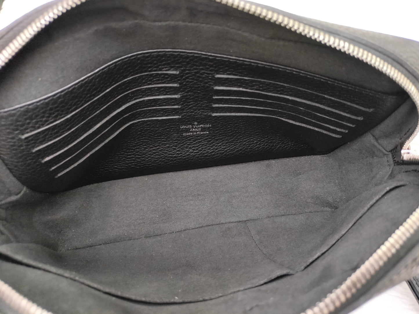 LV Kasai Clutch Grained Black 2019
