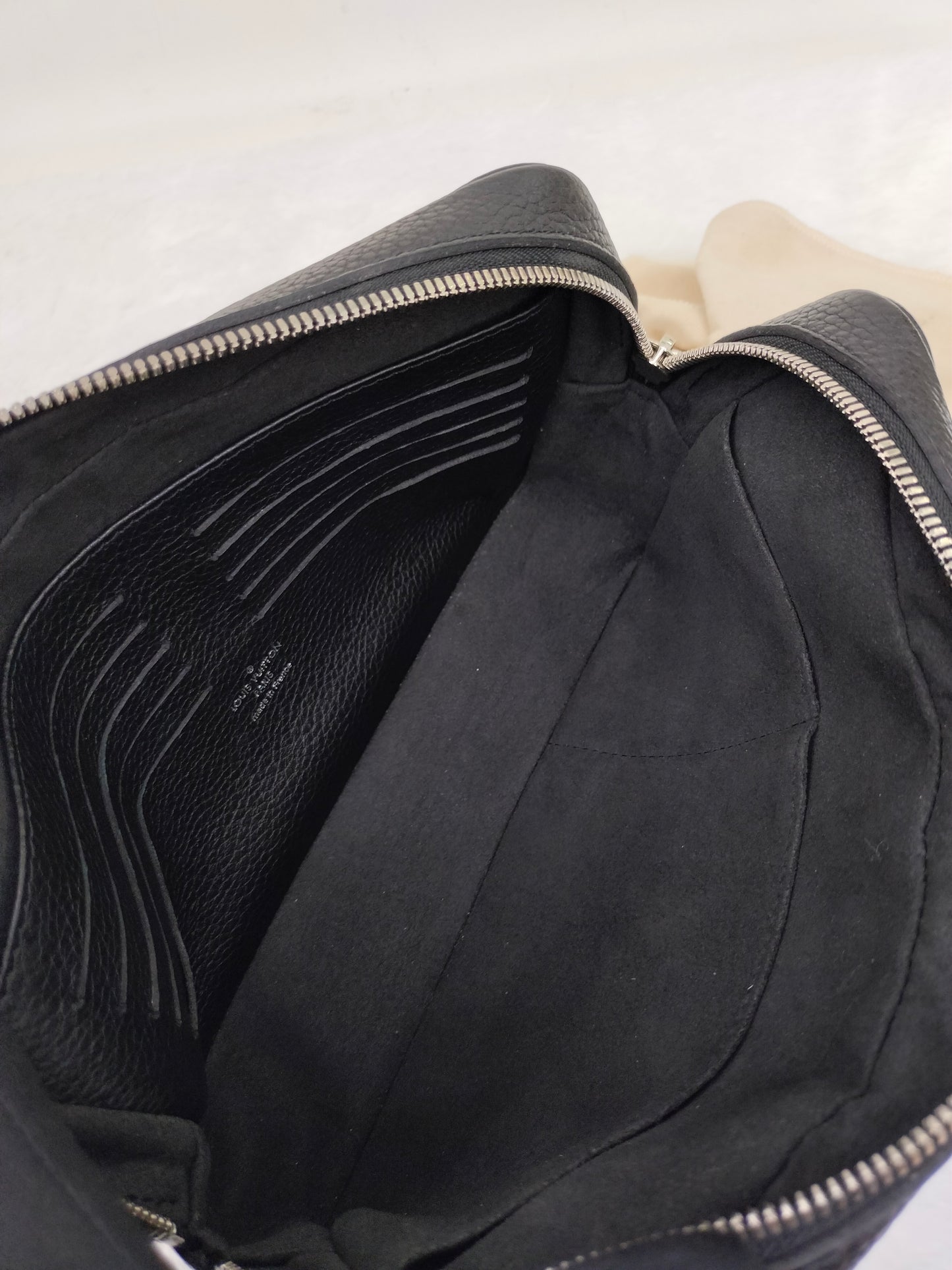 LV Kasai Clutch Grained Black 2019