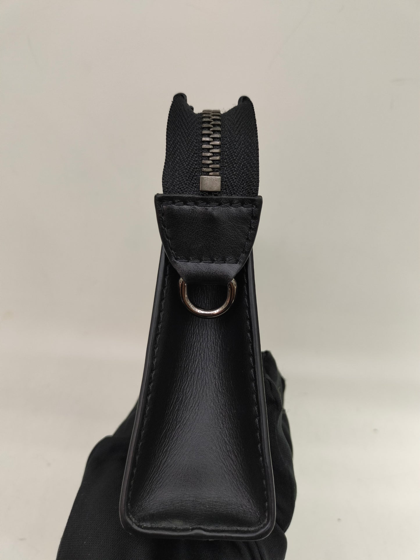 LV Gaston Wearable Monogram Eclipse (CHIP)