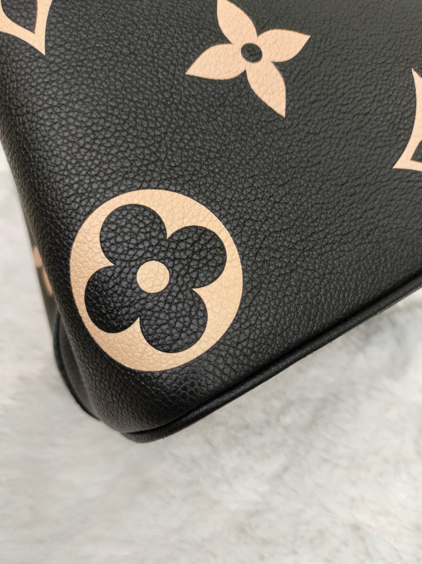 *Neverbeen Used* LV Neo Noe MM Monogram Empreinte Noir Creme 2023 (CHIP)