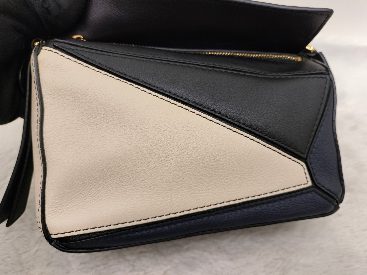 Loewe Puzzle Mini Black Angora GHW 2021