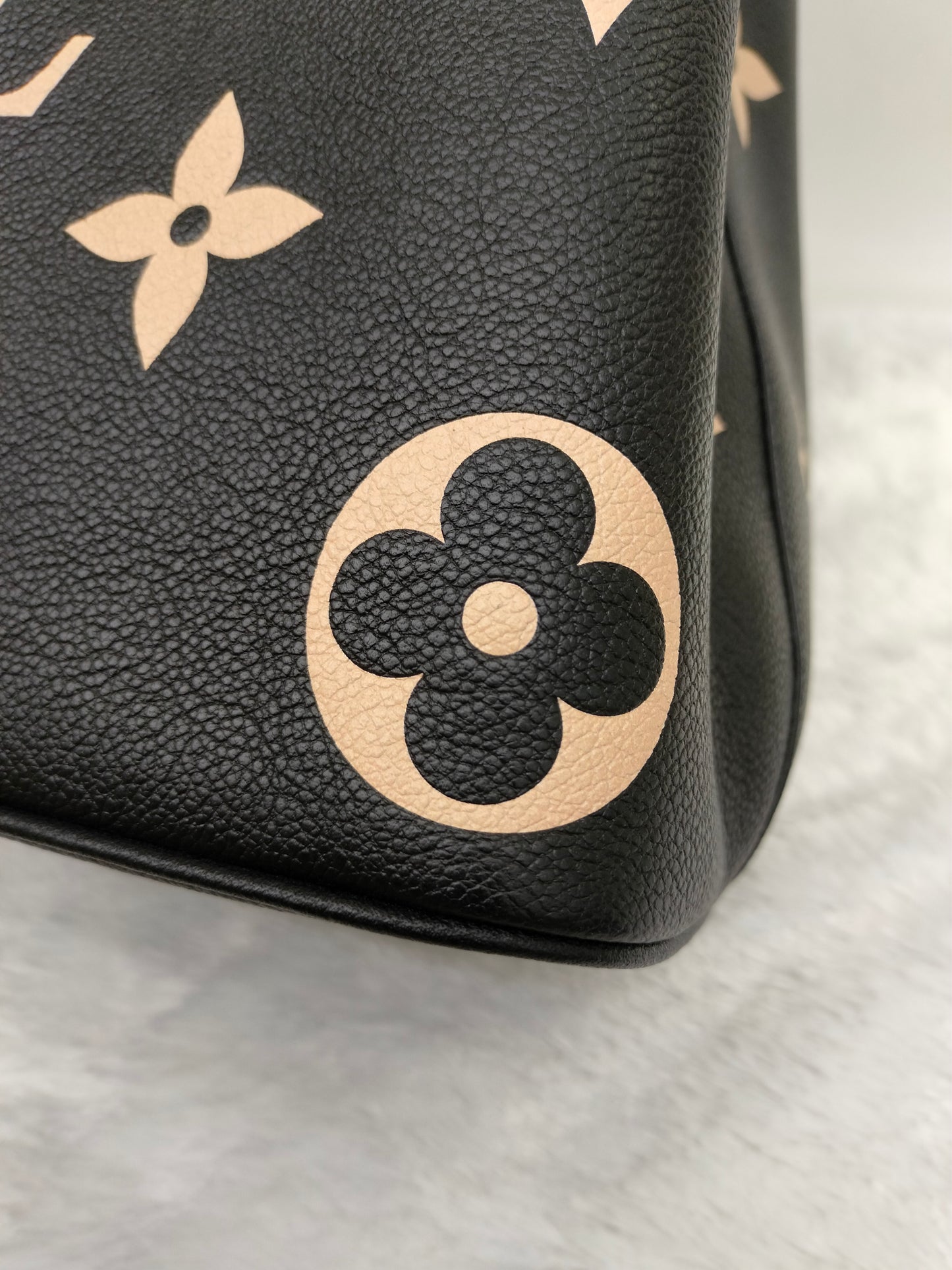 *Neverbeen Used* LV Neo Noe MM Monogram Empreinte Noir Creme 2023 (CHIP)