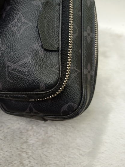 LV Outdoor Pouch Monogram Eclipse (CHIP)