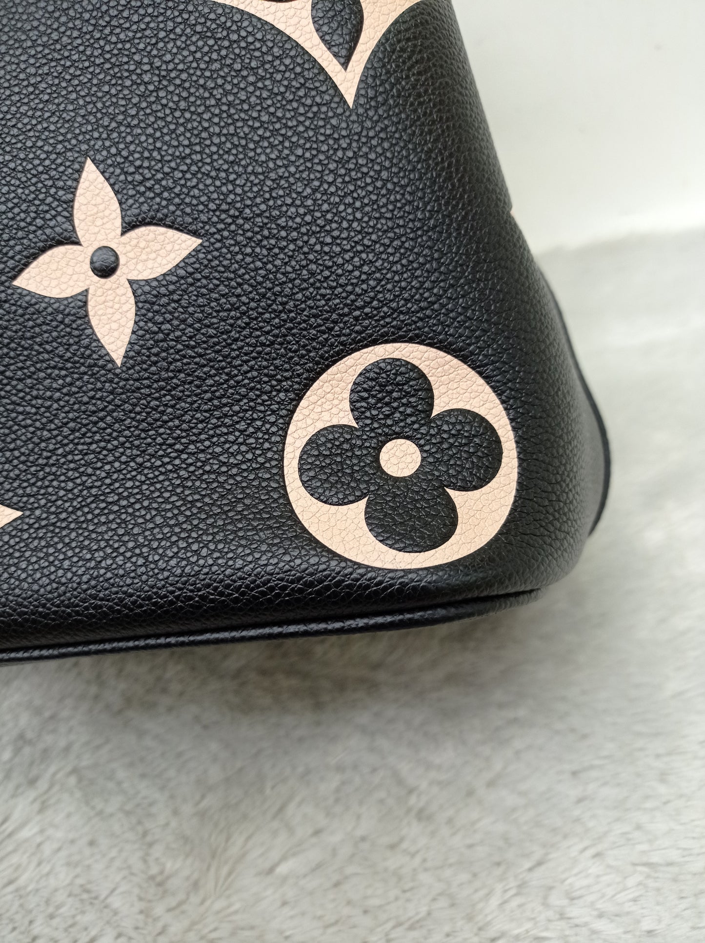 LV Neo Noe MM Monogram Empreinte Noir Creme (CHIP)