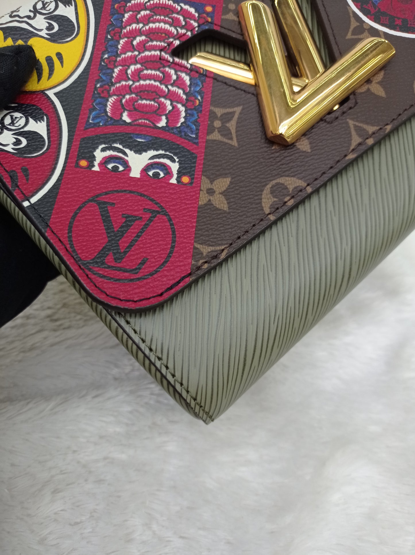 LV Twist MM Monogram Kabuki
