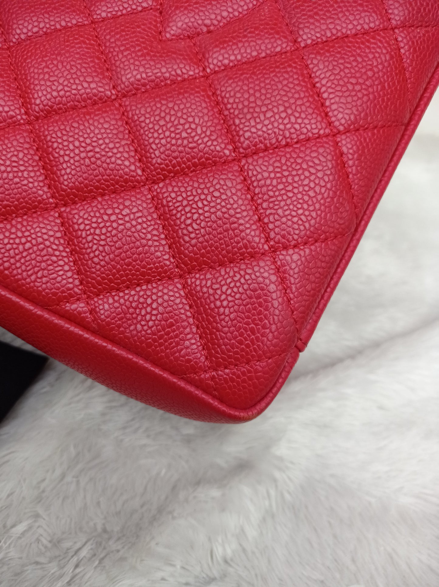 Chanel GST Caviar Red SHW #19
