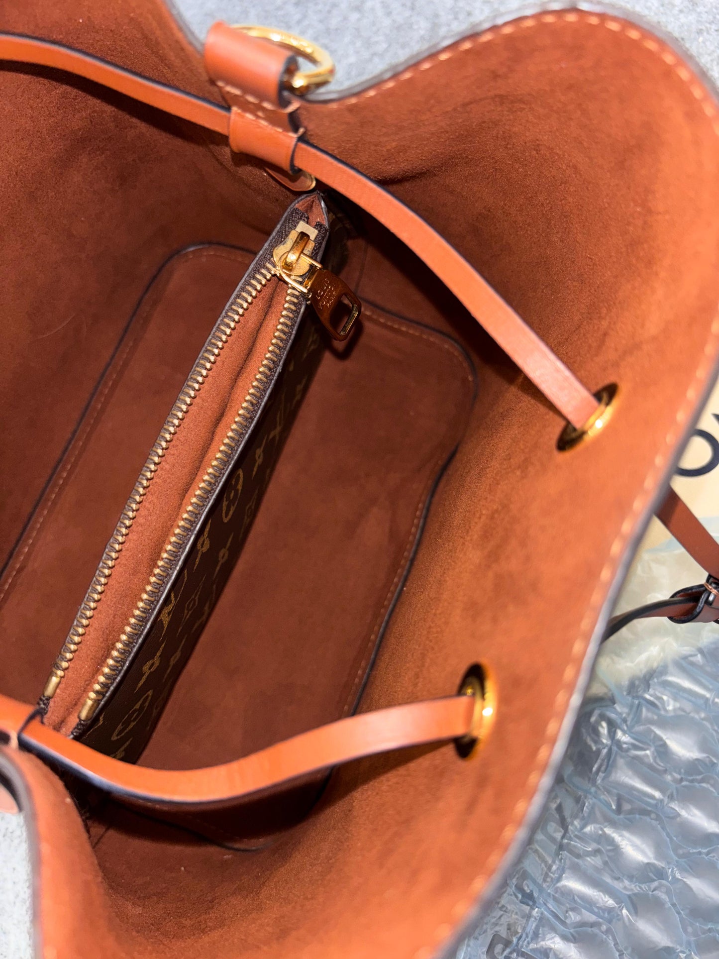 LV Neo Noe MM Monogram Caramel (CHIP)