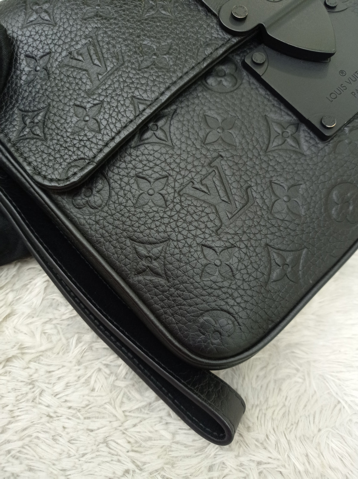 LV S Lock A4 Pouch Monogram Empreinte Black (CHIP)