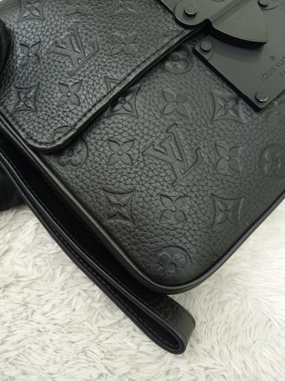 LV S Lock A4 Pouch Monogram Empreinte Black (CHIP)