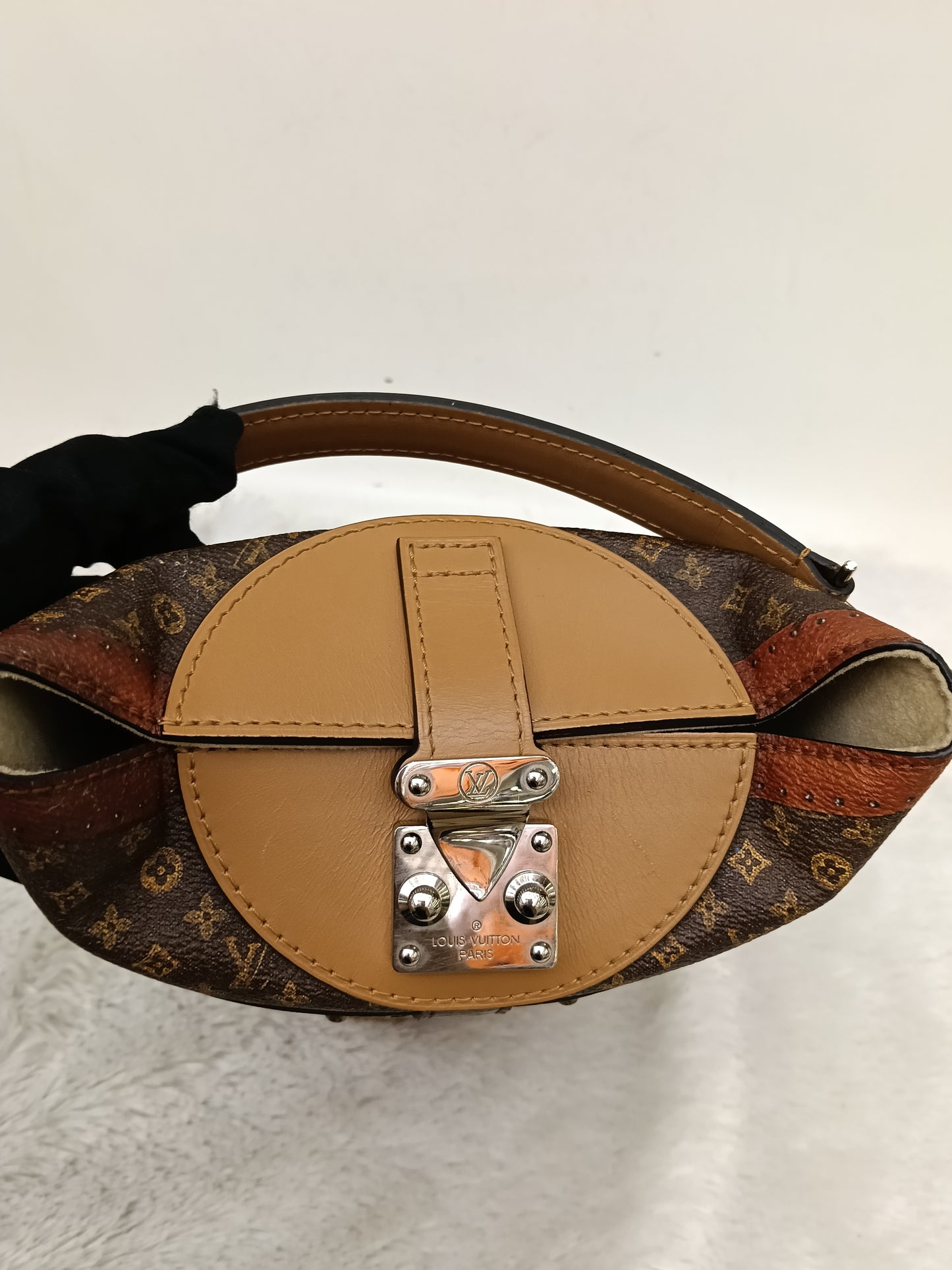 LV Duffle Transformed Monogram Time Trunk 2018