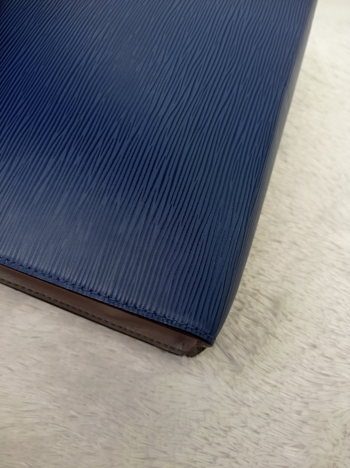 LV Pochette Voyage MM Taiga Epi Graphite Blue Grey 2018