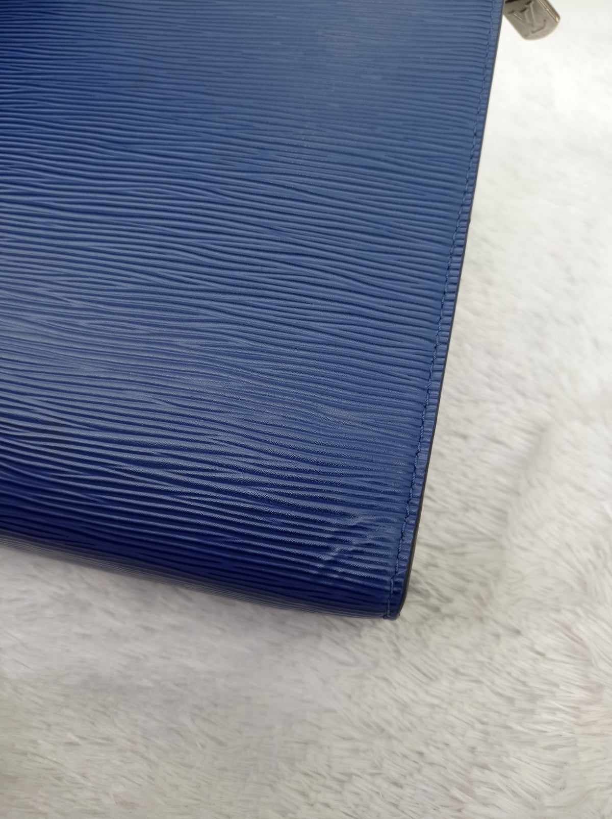 LV Pochette Voyage MM Taiga Epi Graphite Blue Grey 2018