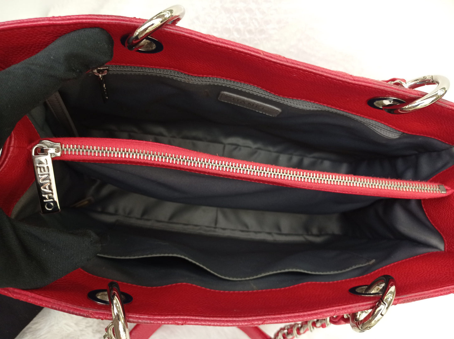 Chanel GST Caviar Red SHW #19