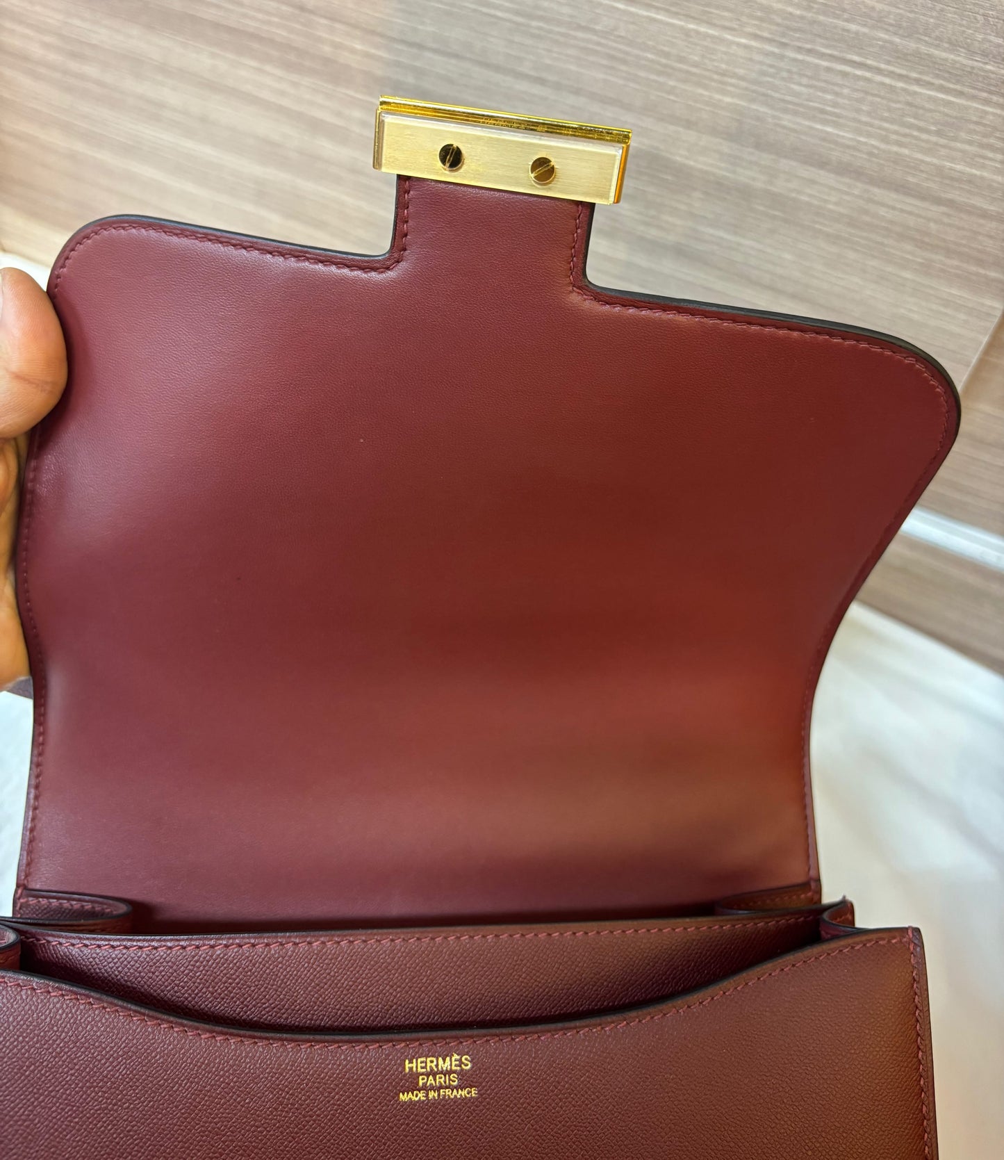Constance 24 Epsom Bordeaux GHW #Y