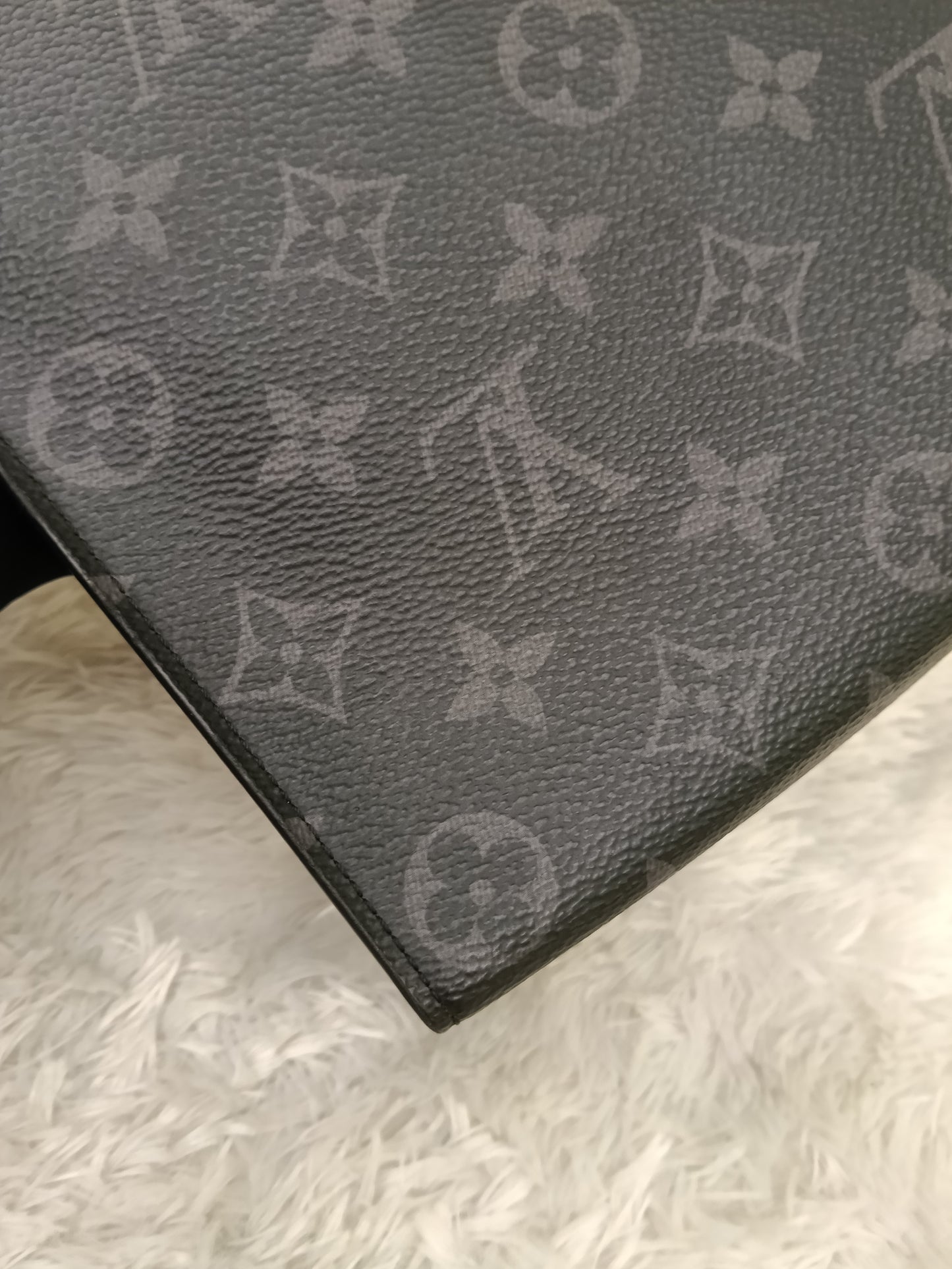 LV Pochette Voyage Monogram Eclipse 2019