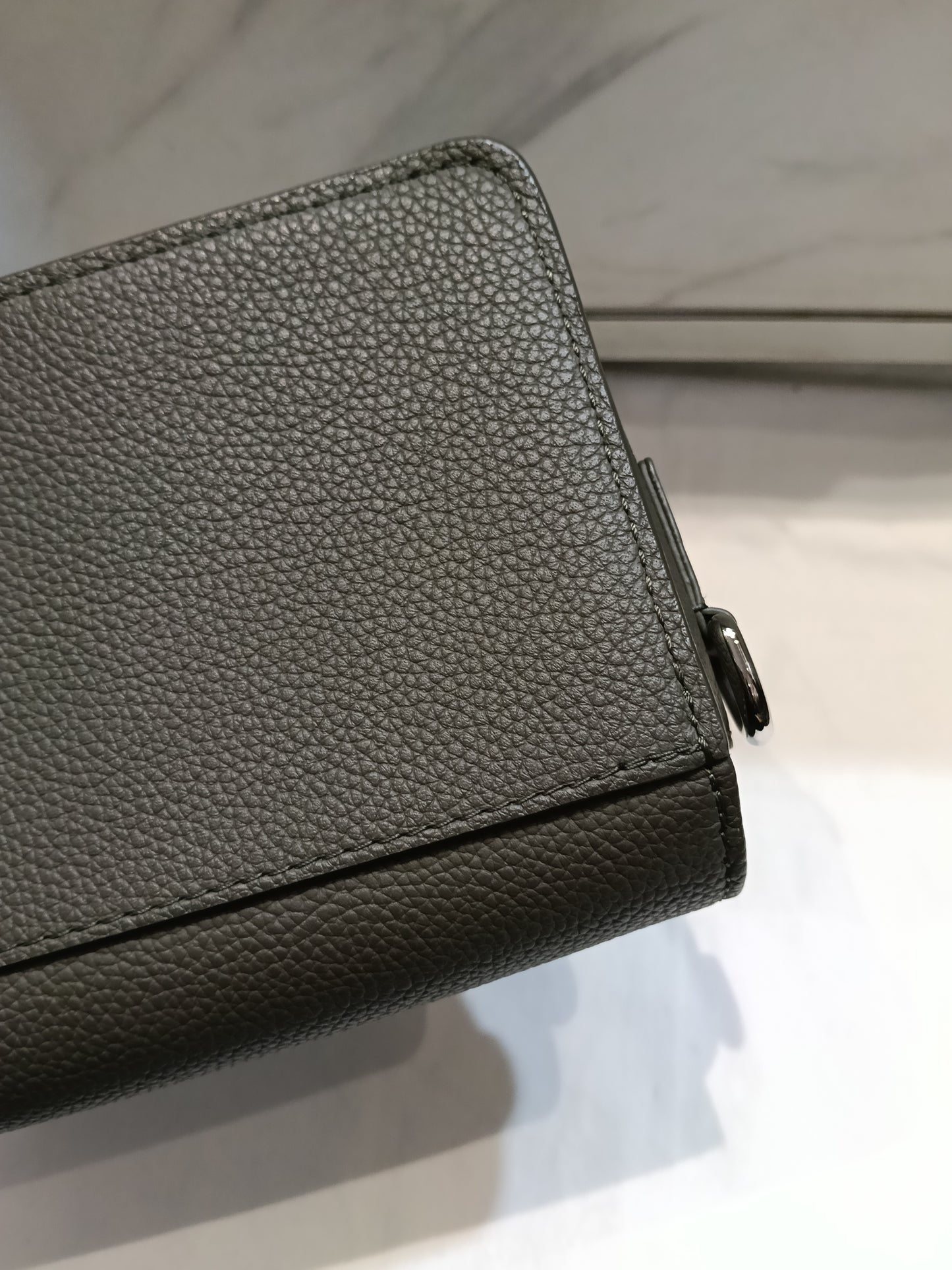 LV Fastline Wearable Wallet Aerogram Khaki (CHIP)