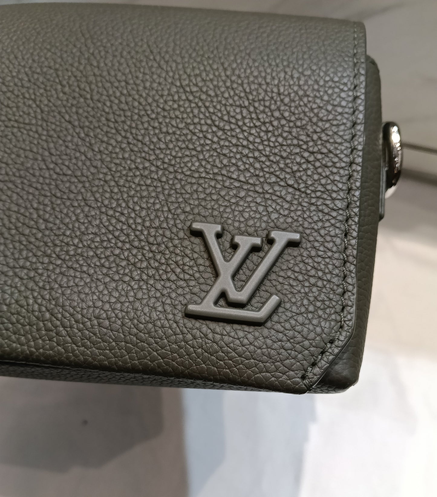 LV Fastline Wearable Wallet Aerogram Khaki (CHIP)