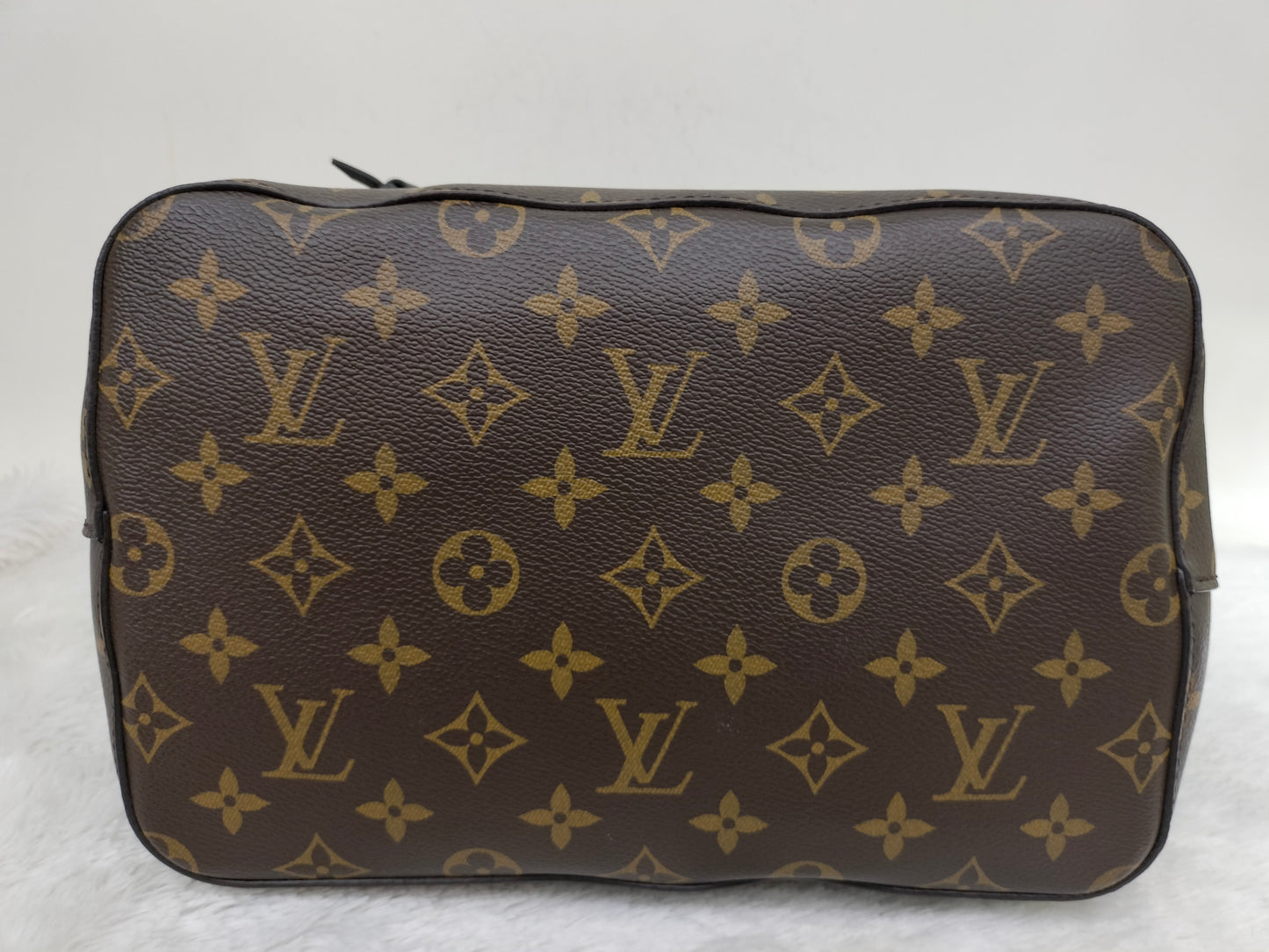 LV Neo Noe Monogram World Tour