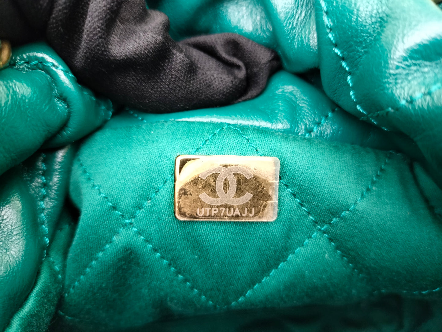 *Neverbeen Used* Chanel C22 Mini Calfskin Green GHW (CHIP)