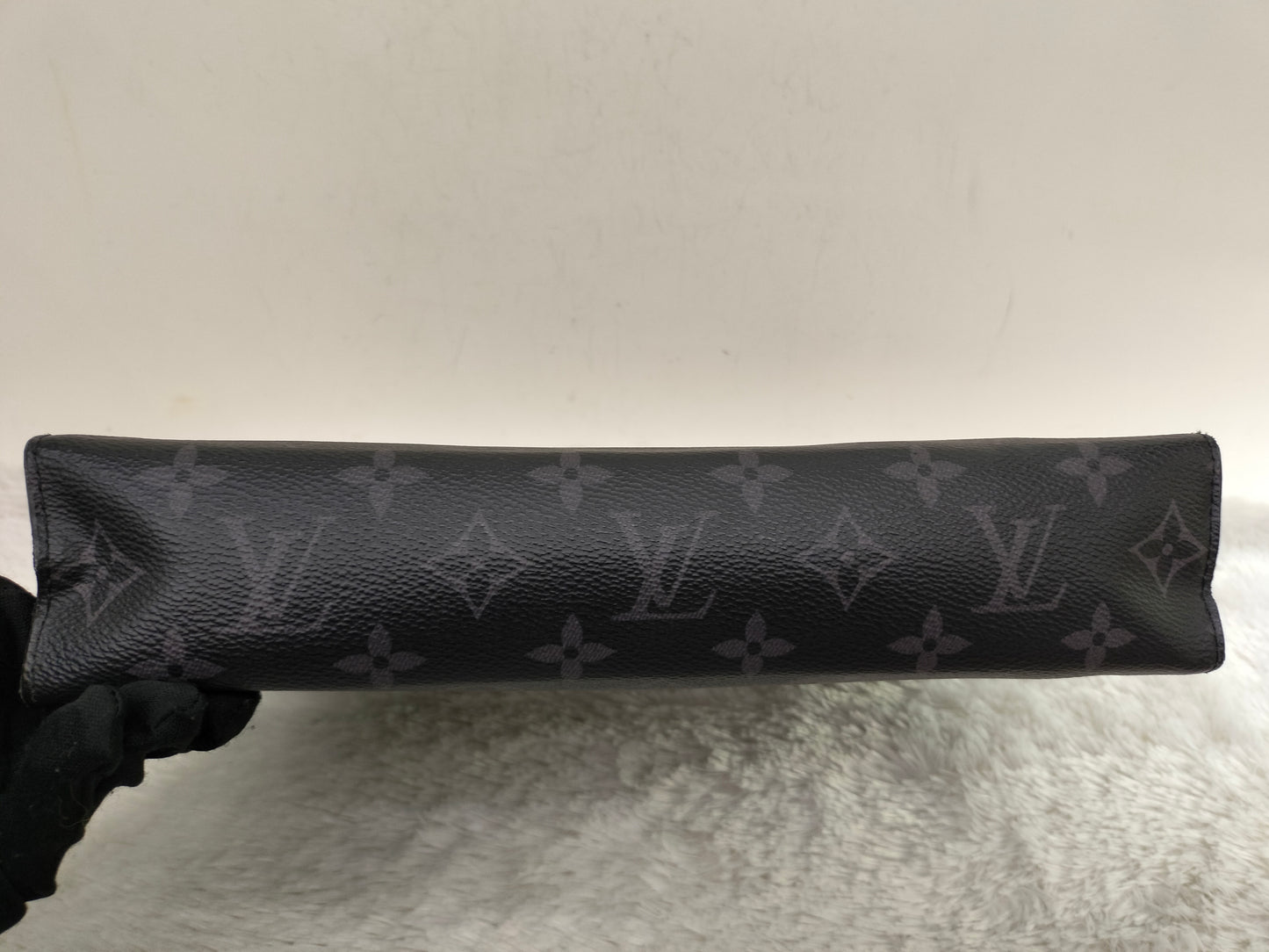 LV Pochette Voyage MM Monogram Eclipse (CHIP)