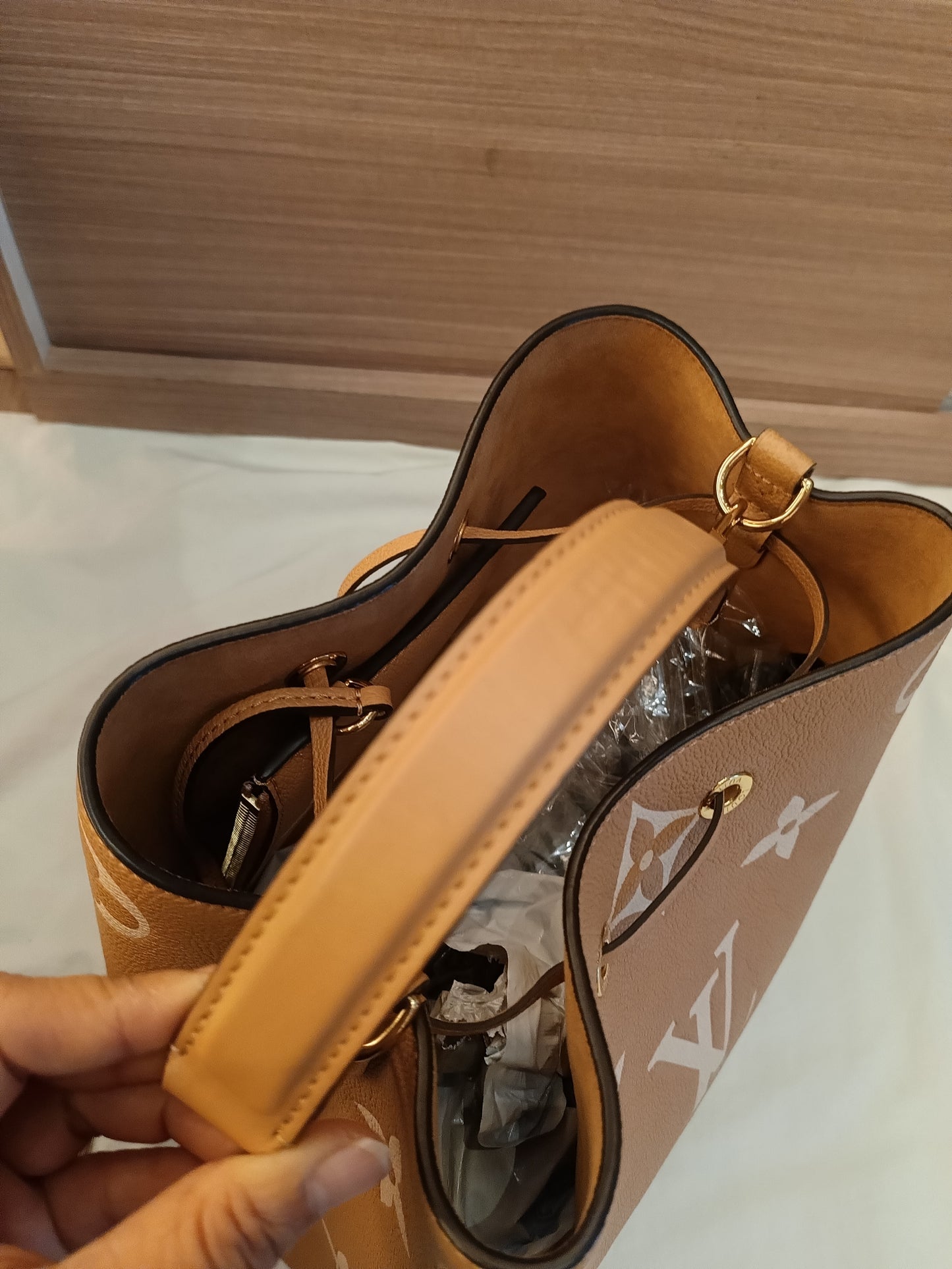 LV Neo Noe Monogram Empreinte Giant Arizona Beige (CHIP)